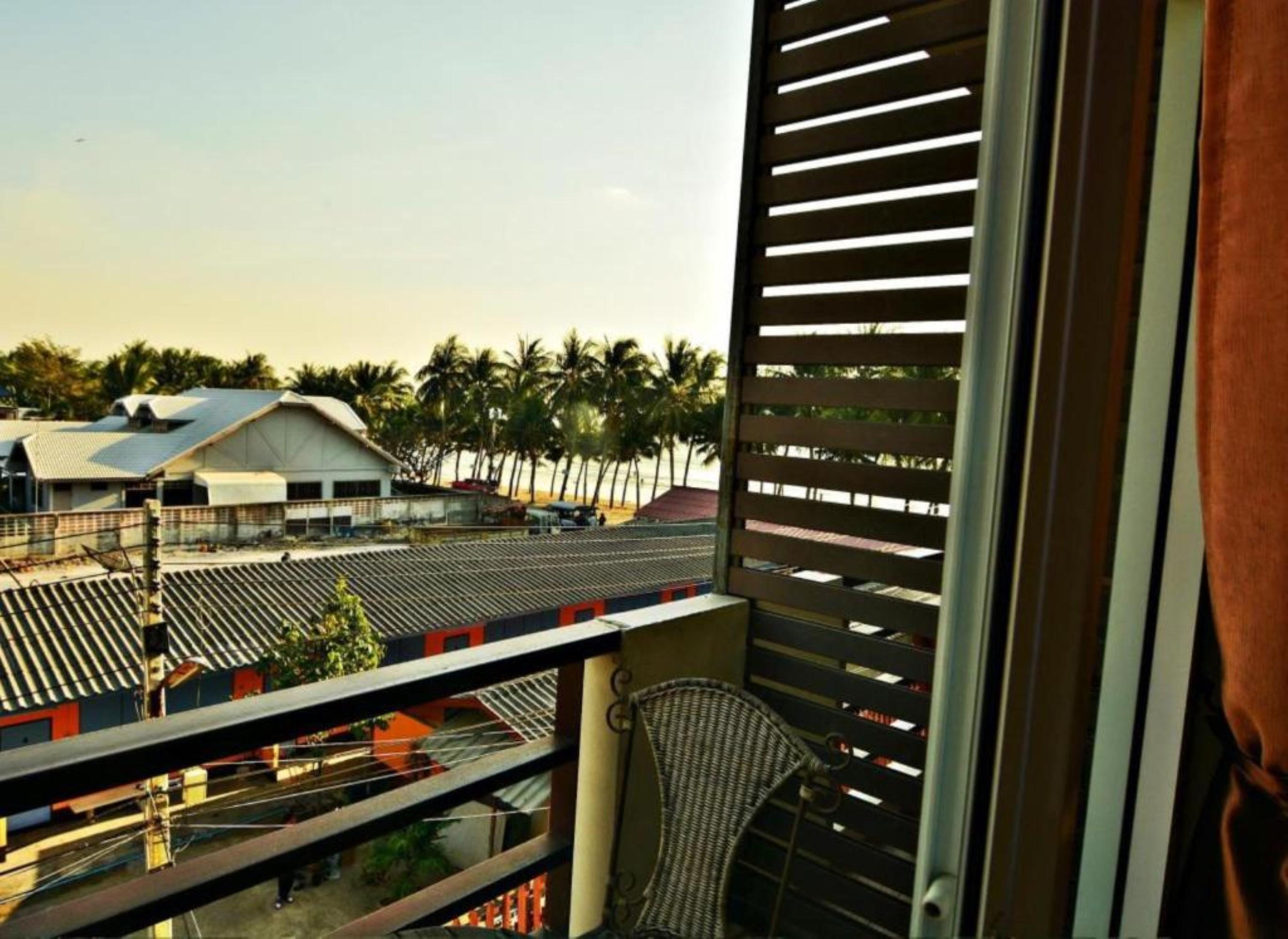 The Day Hotel Çonburi Dış mekan fotoğraf